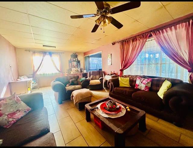 3 BEDROOM HOUSE FOR SALE IN VANDERBIJLPARK CW 5